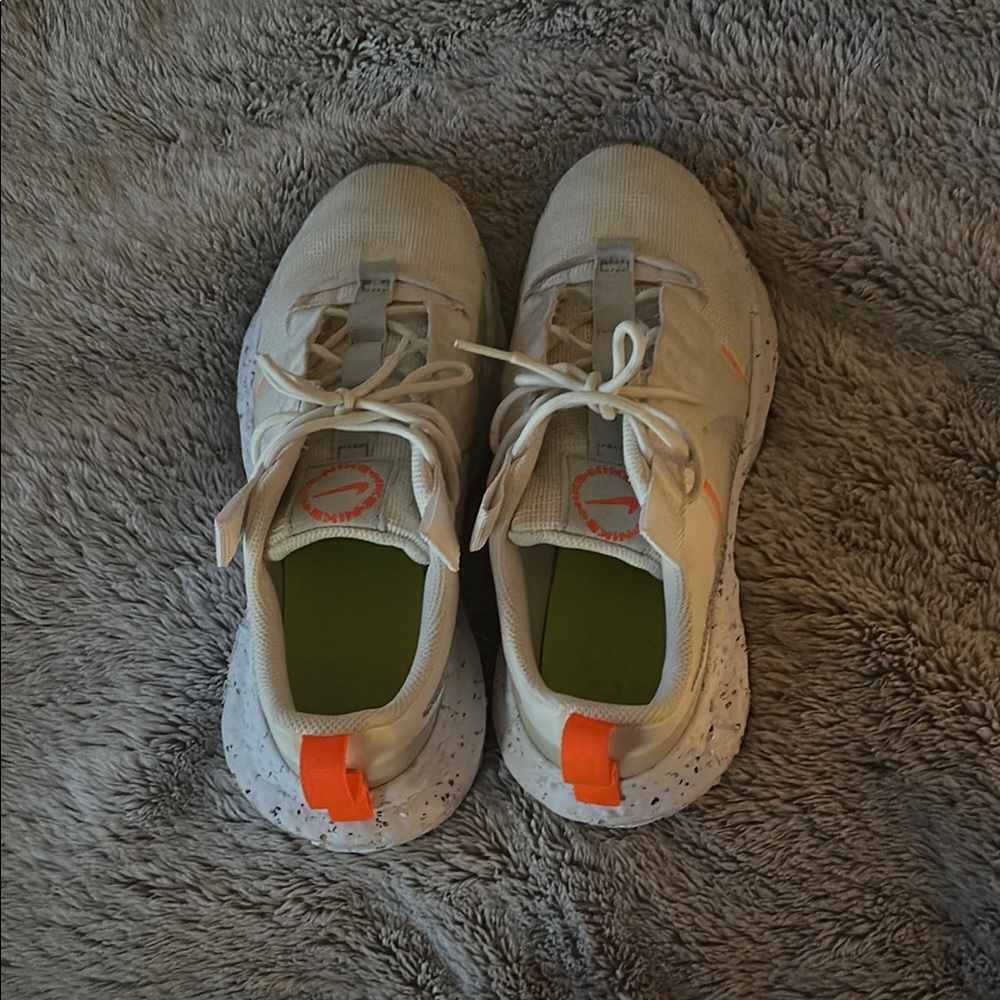 Nike Cream and Orange Athletic Shoes Low-Top Design